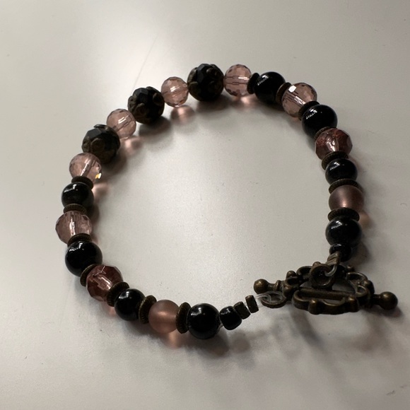 Beaded pink-purple and black bracelet - Picture 5 of 6